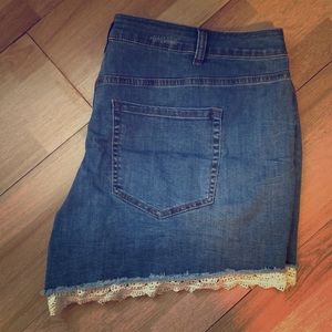 Girlfriend lace shorts